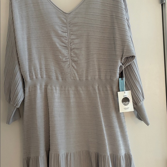 Dress - Picture 2 of 4